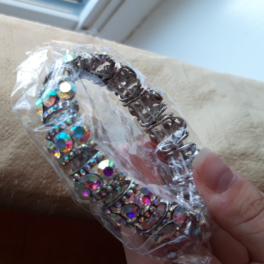 Iridescent bracelet